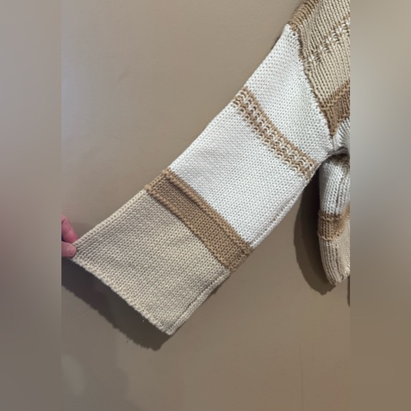 Sincerely Jules, Tan and White Striped V-Neck Sweater - Picture 3 of 4